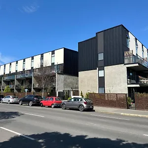 2 Bedroom Pad With Free Car Park Christchurch
